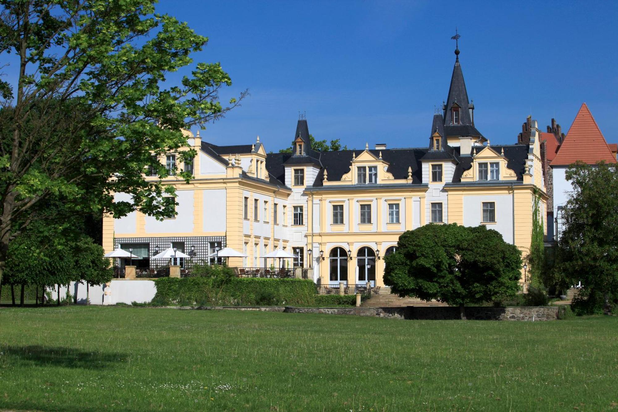 Schloss Und Gut Liebenberg ภายนอก รูปภาพ
