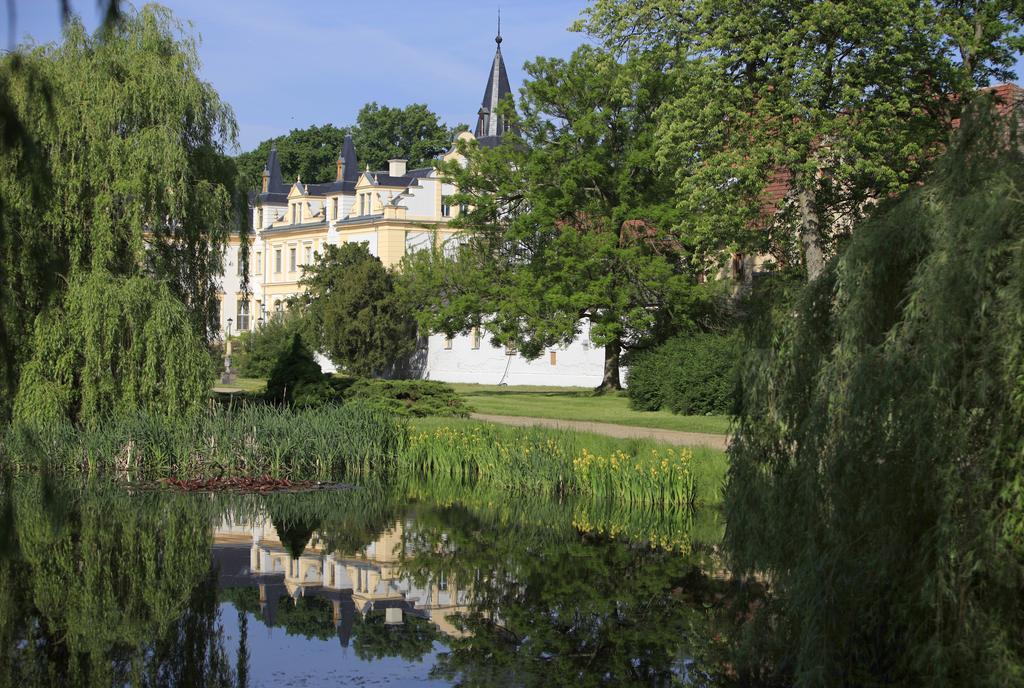 Schloss Und Gut Liebenberg ภายนอก รูปภาพ